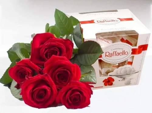 Букет роз и коробка конфет для будущей тещи