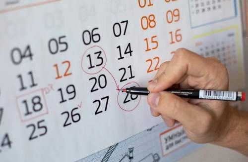 Отметки в календаре о переносе срока выполнения задания